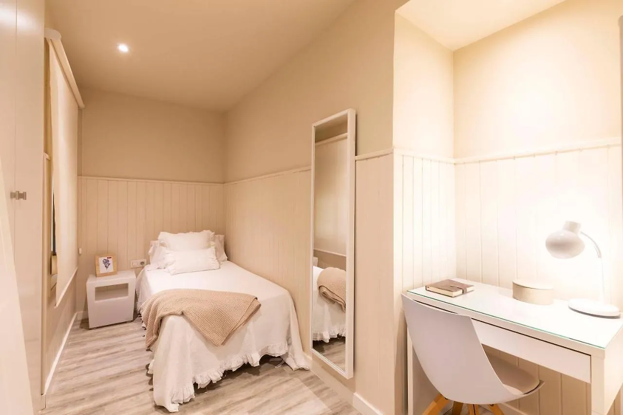 Chic Gran Via Apartment Barcelona Spain