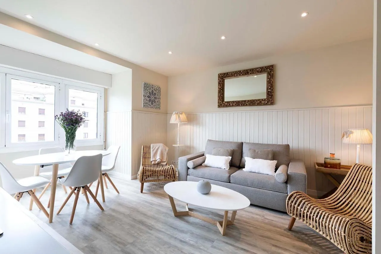 Chic Gran Via Apartment Barcelona Spain